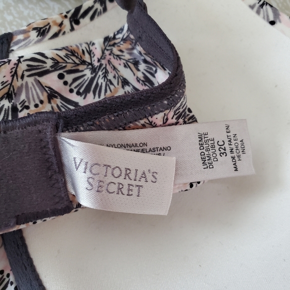 Victoria's Secret Lined Demi Bra - Picture 8 of 9